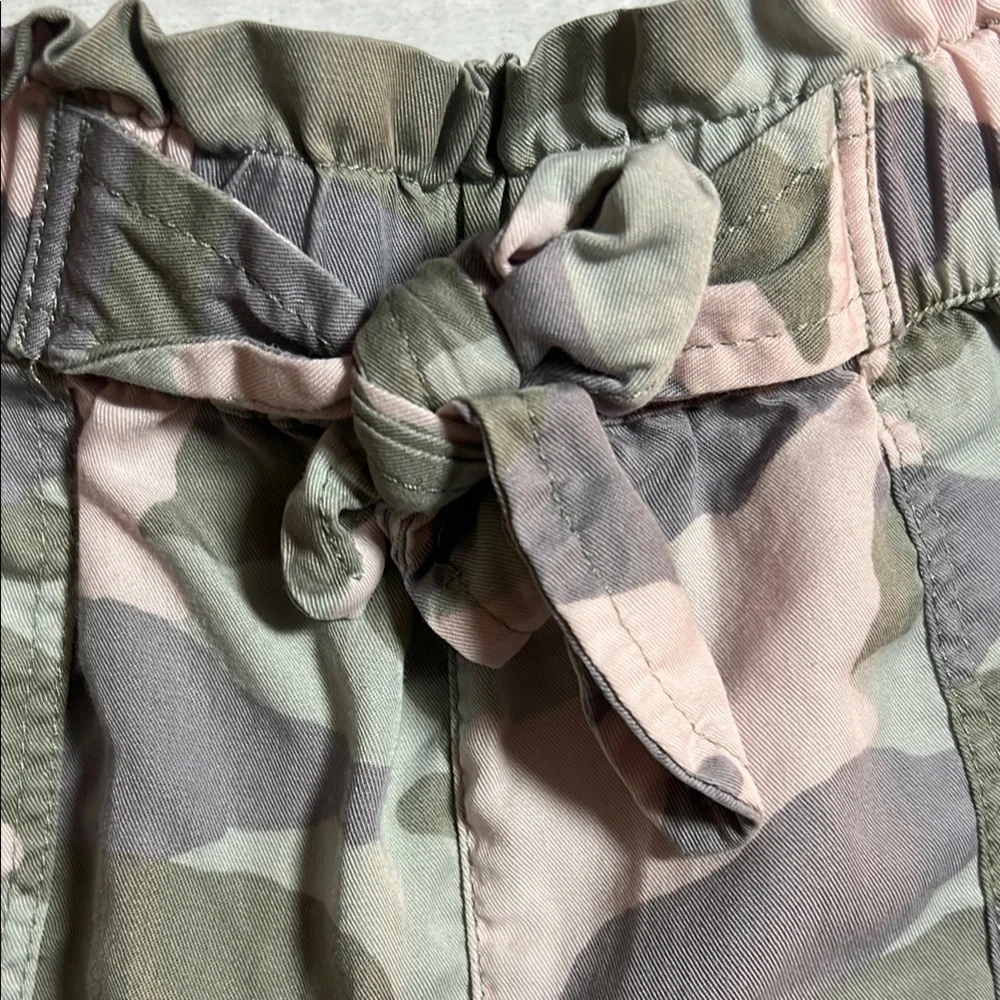 Aerie Green and Pink Cargo Shorts with Elastic Waistband and Bow - XS